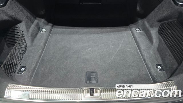 Audi A8 2020 — photo 35