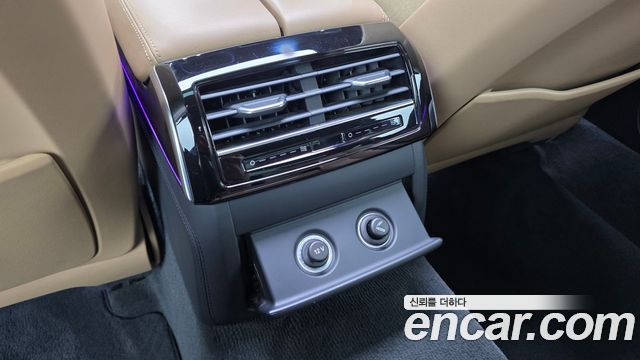 Audi A8 2020 — photo 37