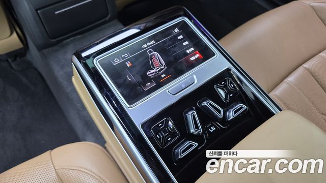 Audi A8 2020 — photo 39