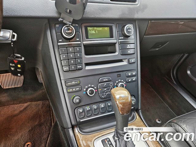 Volvo XC90 2011 — photo 9