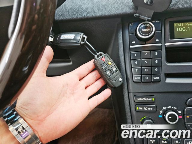 Volvo XC90 2011 — photo 11