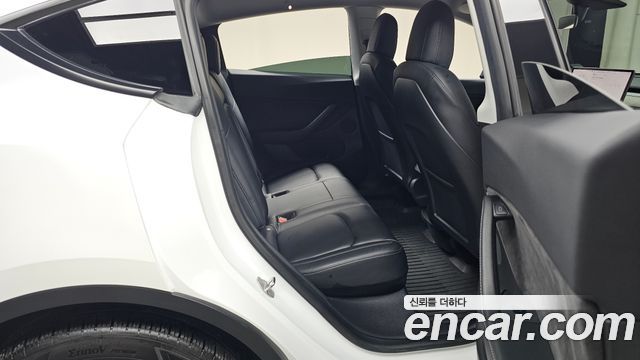 Tesla Model Y 2021 — photo 17
