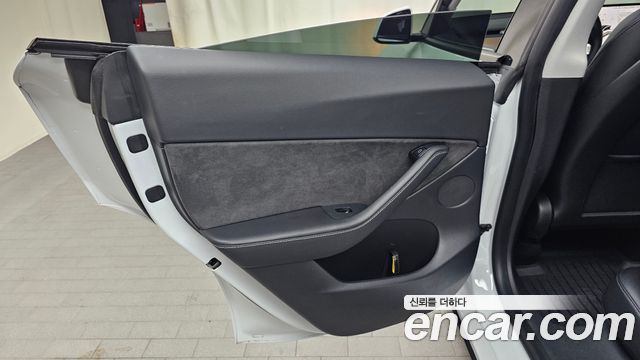 Tesla Model Y 2021 — photo 15