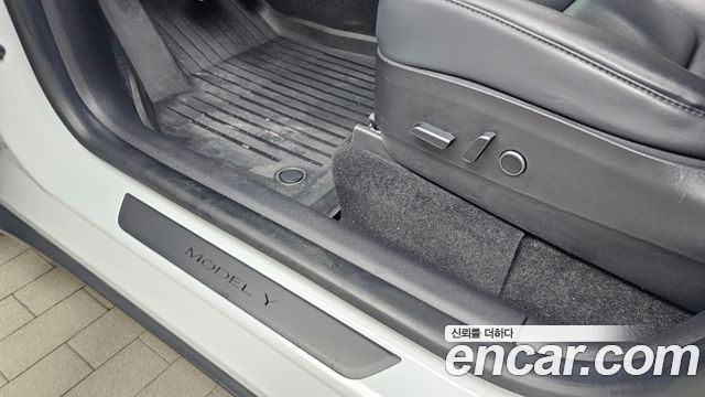 Tesla Model Y 2021 — photo 28