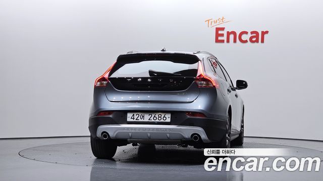 Volvo V40 2019 — photo 4