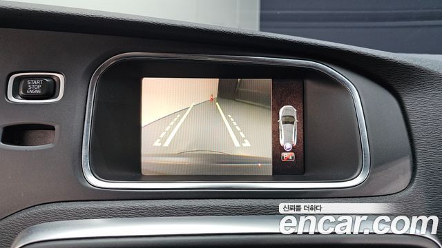 Volvo V40 2019 — photo 21