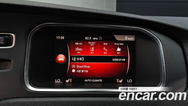 Volvo V40 2019 — photo 22