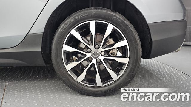 Volvo V40 2019 — photo 7