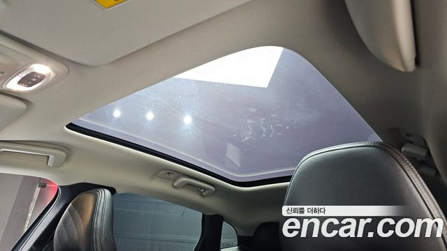 Volvo V40 2019 — photo 28