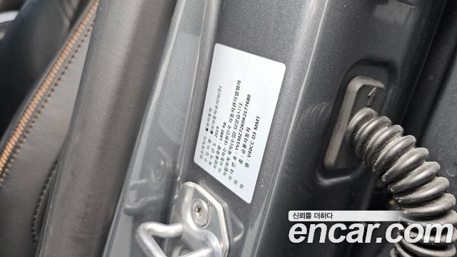 Volvo V40 2019 — photo 31