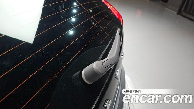 Volvo V40 2019 — photo 33