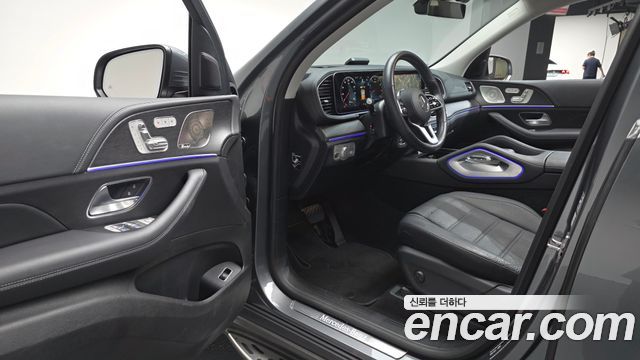 Mercedes-Benz GLE-Class 2023 — photo 13