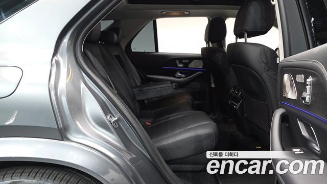 Mercedes-Benz GLE-Class 2023 — photo 17