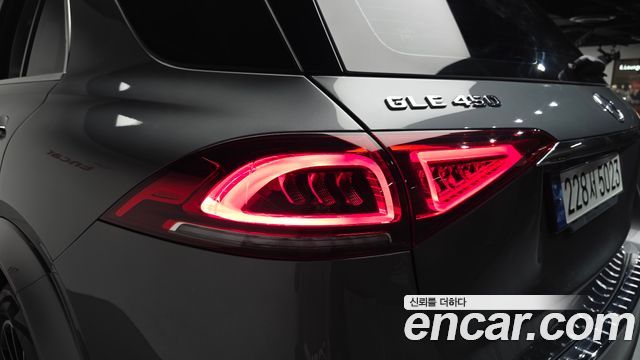 Mercedes-Benz GLE-Class 2023 — photo 9
