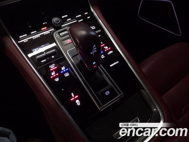 Porsche Panamera 2018 — photo 15
