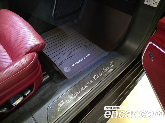 Porsche Panamera 2018 — photo 19