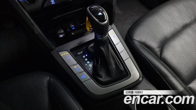 Hyundai AVANTE 2016 — photo 12