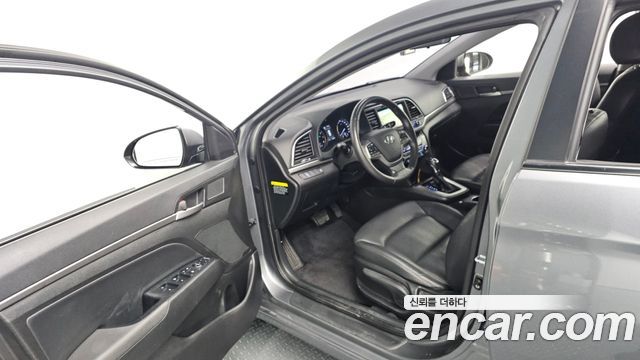 Hyundai AVANTE 2016 — photo 13