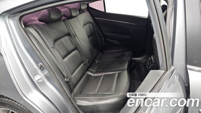 Hyundai AVANTE 2016 — photo 17