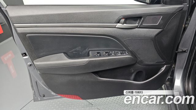 Hyundai AVANTE 2016 — photo 14
