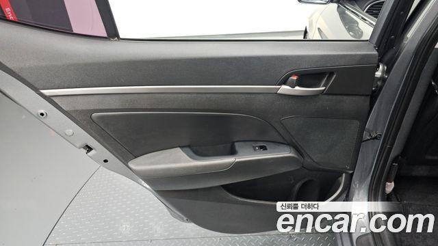 Hyundai AVANTE 2016 — photo 15