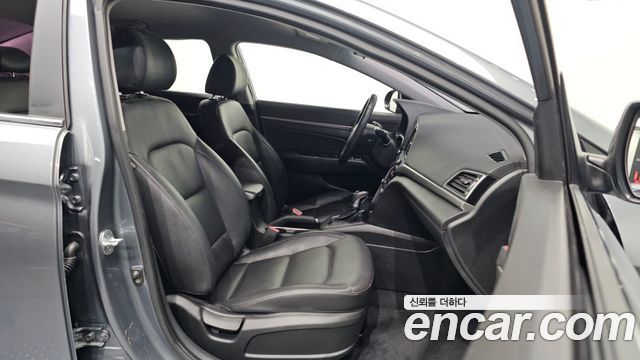 Hyundai AVANTE 2016 — photo 16