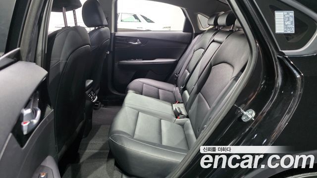 Kia K3 2023 — photo 17