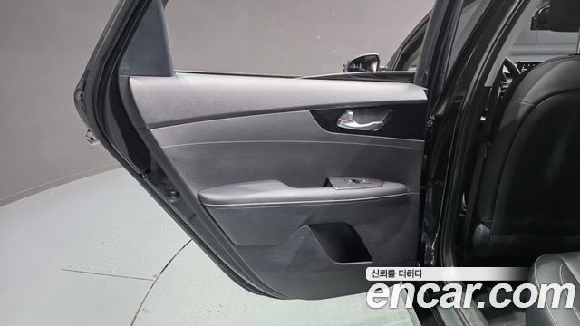 Kia K3 2023 — photo 15