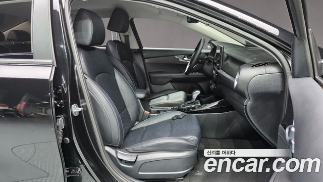 Kia K3 2023 — photo 16