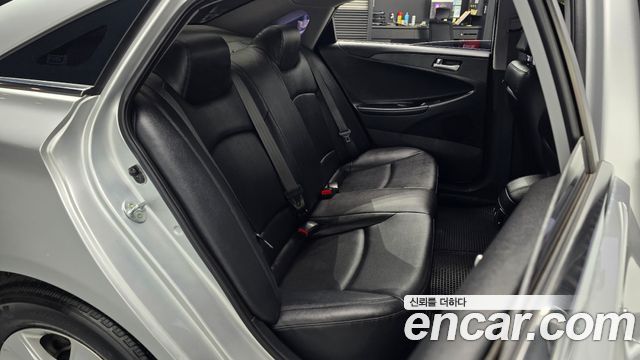 Hyundai Sonata 2013 — photo 16