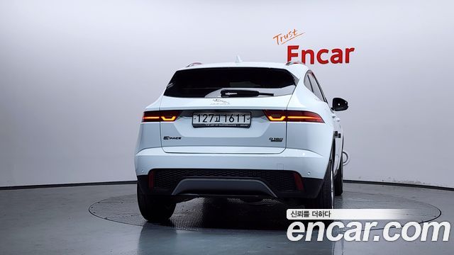 Jaguar E-PACE 2019 — photo 4