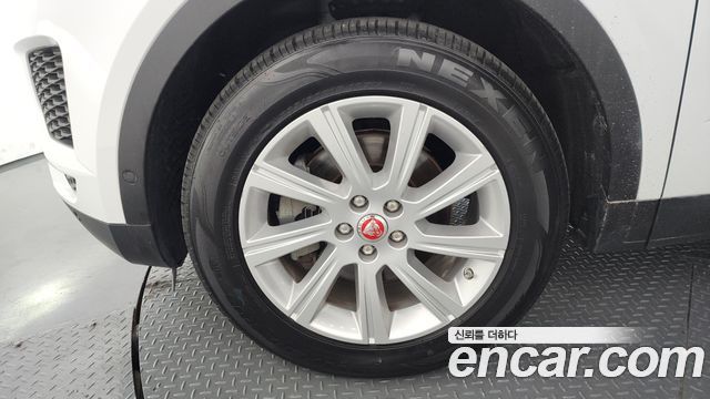 Jaguar E-PACE 2019 — photo 5