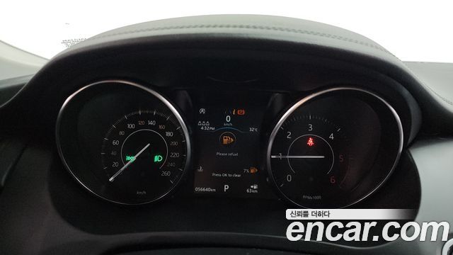 Jaguar E-PACE 2019 — photo 11
