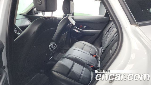 Jaguar E-PACE 2019 — photo 17