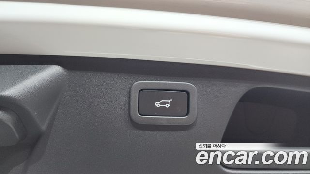 Jaguar E-PACE 2019 — photo 24