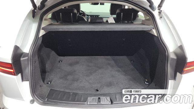 Jaguar E-PACE 2019 — photo 25