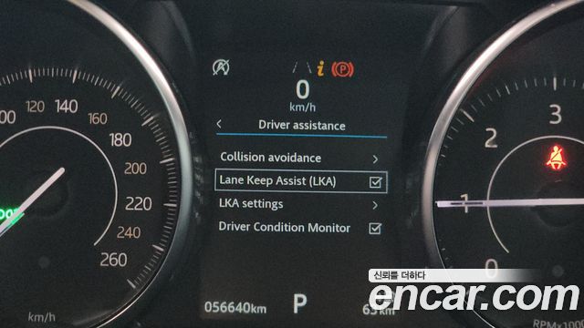 Jaguar E-PACE 2019 — photo 26