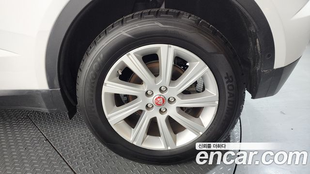 Jaguar E-PACE 2019 — photo 7