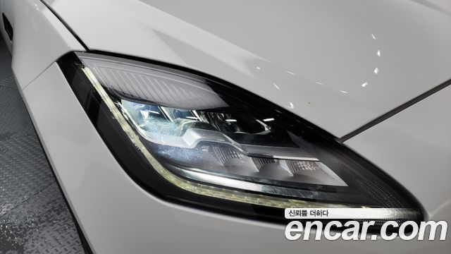 Jaguar E-PACE 2019 — photo 8