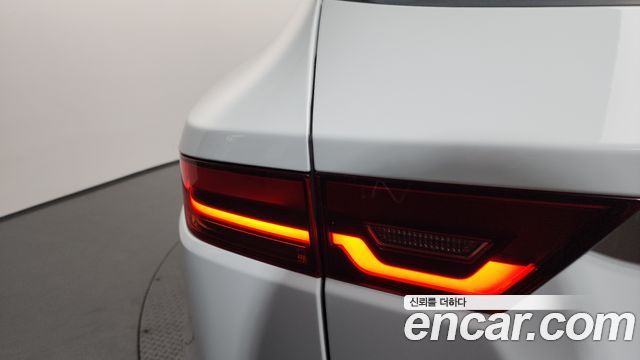 Jaguar E-PACE 2019 — photo 9