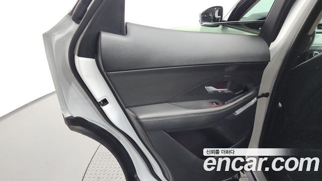 Jaguar E-PACE 2019 — photo 15