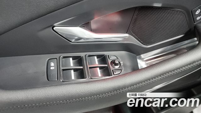 Jaguar E-PACE 2019 — photo 31