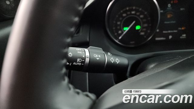 Jaguar E-PACE 2019 — photo 32