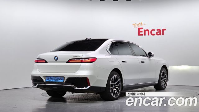 BMW i7 2024 — photo 2
