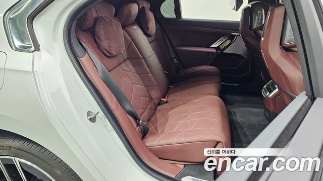 BMW i7 2024 — photo 17