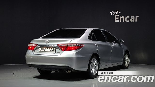 Toyota Camry 2016 — photo 2