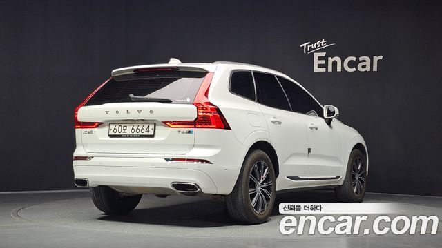 Volvo XC60 2018 — photo 2