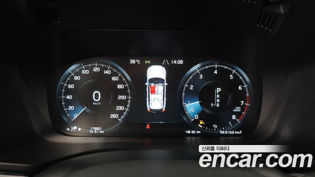 Volvo XC60 2018 — photo 8