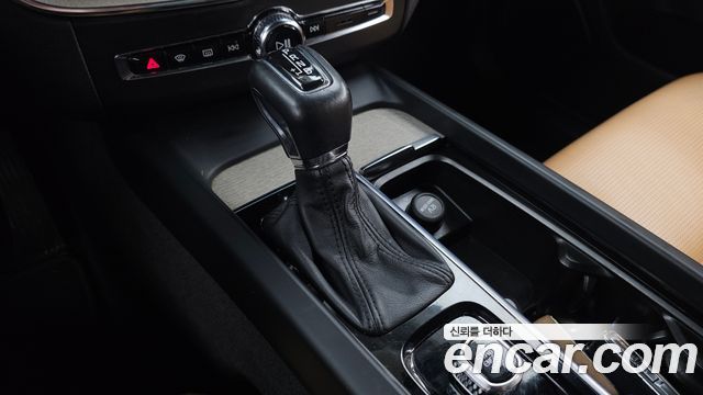 Volvo XC60 2018 — photo 9