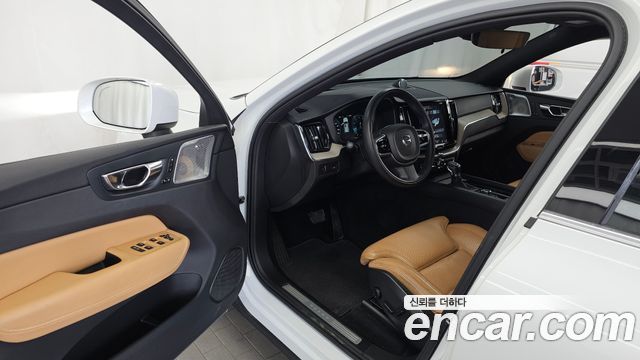 Volvo XC60 2018 — photo 10